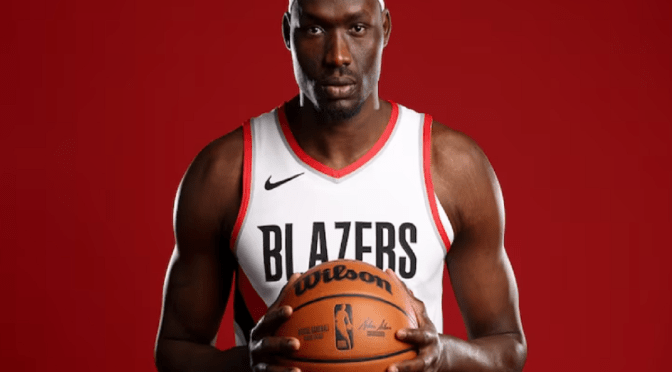 Blazers assinam novo contrato com Duop Reath