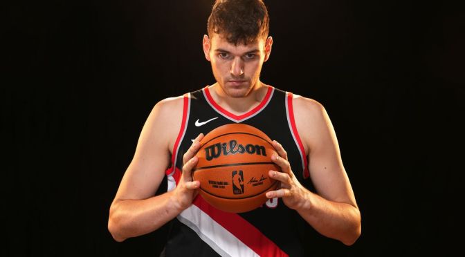 Donovan Clingan estava “OK” na estreia da pré-temporada